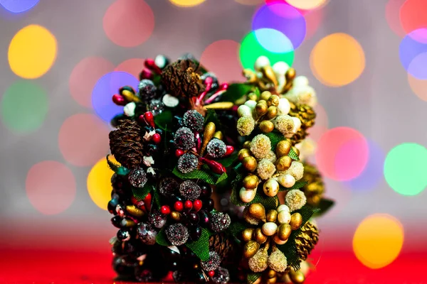 Guirlandas Decoradas Coloridas Natal Isoladas Fundo Luzes Embaçadas — Fotografia de Stock