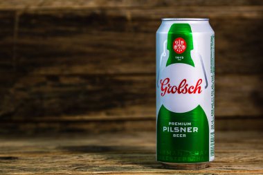 Grolsch Premium Pilsner - Grolsch Premium Lager, Hollanda Grolsch Bira Fabrikası 'nın amiral gemisi. Romanya, Bükreş 'te stüdyo fotoğraf çekimi, 2020