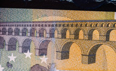 Avro banknotlarının detaylarına özen göster. Para banknotlarının makro detaylarını kapat, 5 Euro izole edilmiş. Dünya para kavramı, enflasyon ve ekonomi kavramı