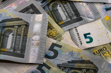 5 Avro banknotları. Tasarruf, gelir veya yatırımı temsil eden Avro para arkaplanı