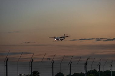 Ticari yolcu jet uçağı Rumen düşük maliyetli Tarom Airlines