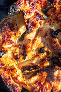 Domuz pirzolası, biftek, ızgarada sosis dumanlı ızgara