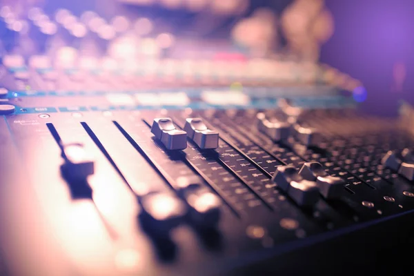 dj müzik kayıt ve gece kulübü yönetimi için kontrol paneli