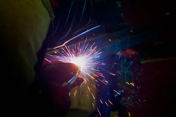 Faíscas Durante Soldagem Processo Produção Soldagem Semi Automática Metal Gases — Fotografia de Stock