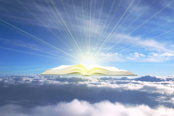 Heliga Boken Bibeln Ovan Molnen Strålar Ljusa Helig Strålglans — Stockfoto