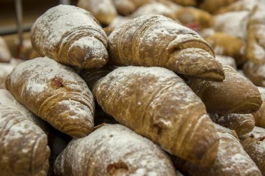 birçok taze kruvasanlar arka plan