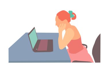 bir laptop oturan kız