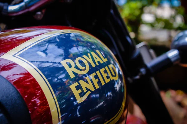 Indien, goa � � � � April - 2017 der Kraftstofftank des Royal enfield Motorrads — Stockfoto