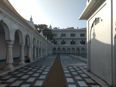 Yeni Delhi, Hindistan - 18 Nisan 2019, Nanak Piao Sahib, Gurdwara, mermer