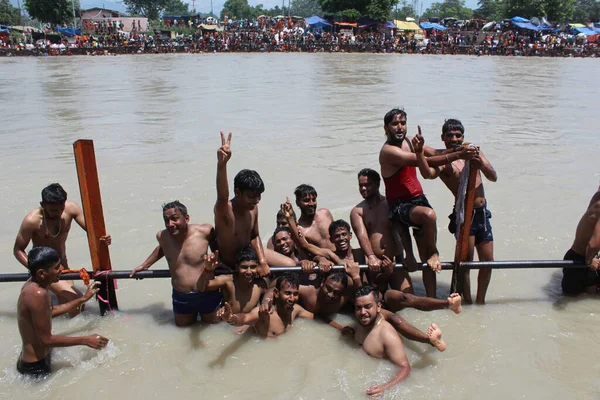 Haridwar Índia Junho 2020 Peregrinos Estão Tomando Banho Sagrado Rio — Fotografia de Stock