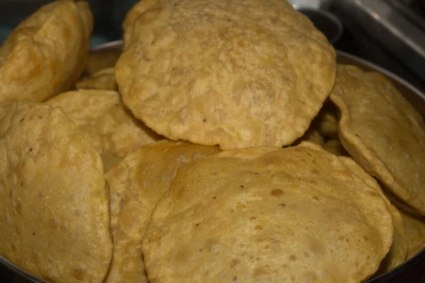 Goreng Puri Dalam Wajan Makanan Jalanan Yang Sangat Populer India — Stok Foto