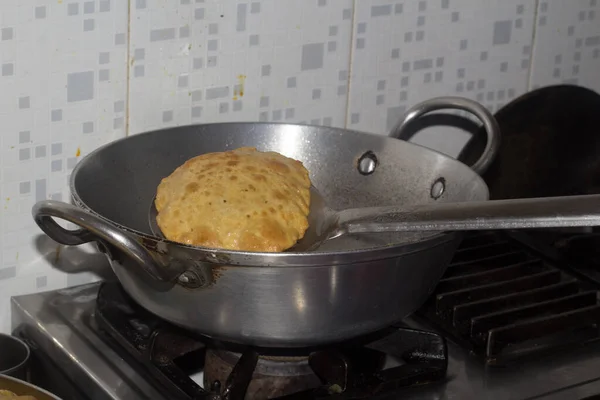 Fried Puri Frying Pan Very Popular Street Food India Famous — Stock Photo, Image