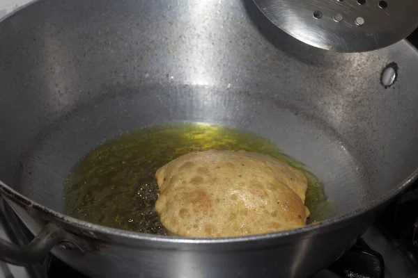 Fried Puri Frying Pan Very Popular Street Food India Famous — Stock Photo, Image