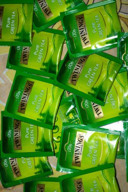 Delhi, Hindistan-Mayıs 01-2020: Twinings Yeşil Çay Yaban mersini, Çay Torbası
