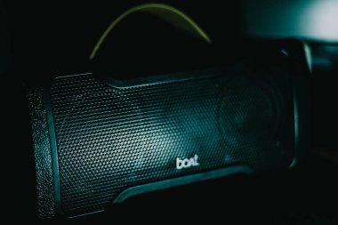 Delhi, Hindistan, 20 Haziran 2020 - Tekne taşı 1000 bluetooth hoparlörü parti aşıkları için yapıldı