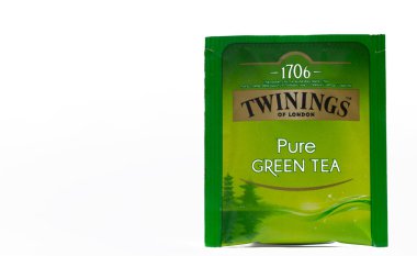 Delhi, Hindistan-Mayıs 01-2020: Twinings Green Tea Cranberry, Tea Bags on white background