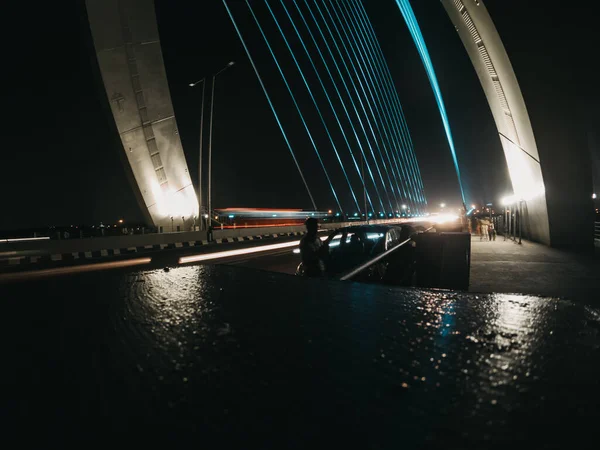 インド デリー2020年8月24日 署名橋は ワジラバードと東デリーを結ぶワジラバード地区のヤムナ川に架かる カンチレバー スパー ケーブル ステートメント橋です — ストック写真