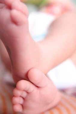 Minik Yeni Doğan Bebeğin Ayaklarına Yaklaş