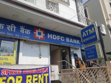 Delhi, Hindistan - 28 Eylül 2020 HDFC Bank ATM en büyük özel Hindistan bankacılık ve finans hizmetleri şirketidir