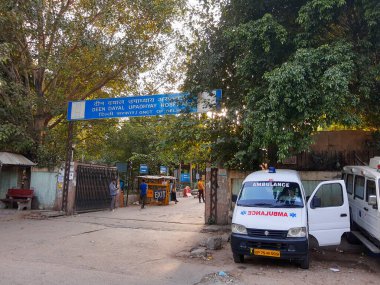Delhi, Hindistan - 28 Eylül 2020 - Hari Nagar yakınlarındaki Deen Dayal Upadhyay Hastanesi