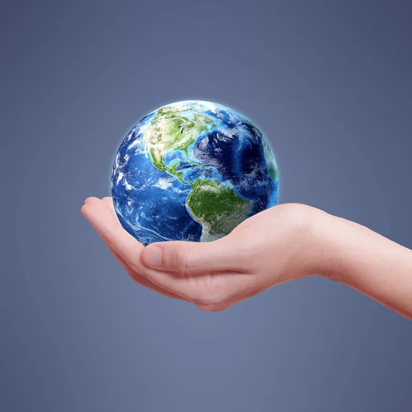 Vrouwelijke Hand Met Earth Globe Illustratie — Stockfoto