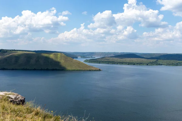 Manzara fotoğrafçılığı. Dinyester Kanyonu, Dinyester Nehri, Rezerv ve Bakota Körfezi, Bakota, Ukrayna.