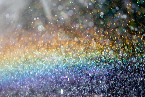 Abstração, arco-íris borrado em gotas de água. Fundo natural ou textura — Fotografia de Stock