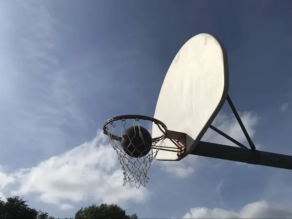 Sciocchezze Perfetto Colpo Basket Passa Attraverso Rete Campo All Aperto — Foto Stock