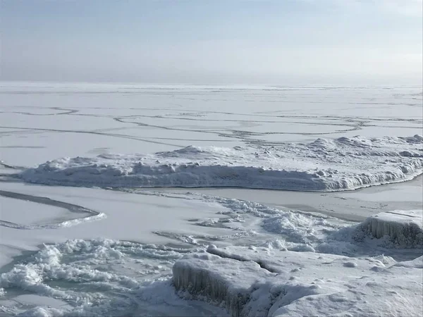 Buz ve kar Ocak 2019 kutup girdap sonra Michigan Gölü kıyısındaki kapak.