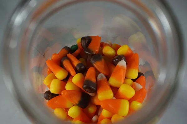 Bir kase şeker mısır sonbaharın başlangıcını ve Cadılar Bayramı sezonunu işaret eder..