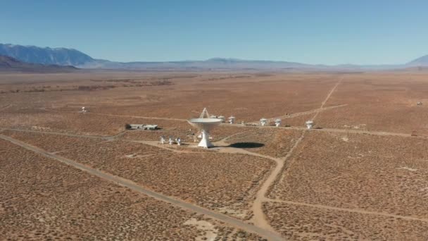 4K drone science and innovative technologies - Large radio telescope looks space — Stock Video