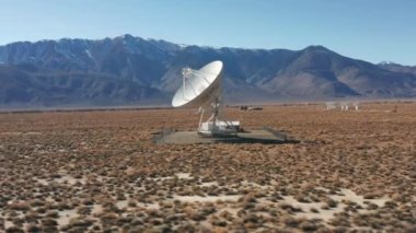 4K insansız hava aracı bilimi ve yenilikçi teknolojiler - Büyük radyo teleskobu uzaya bakıyor