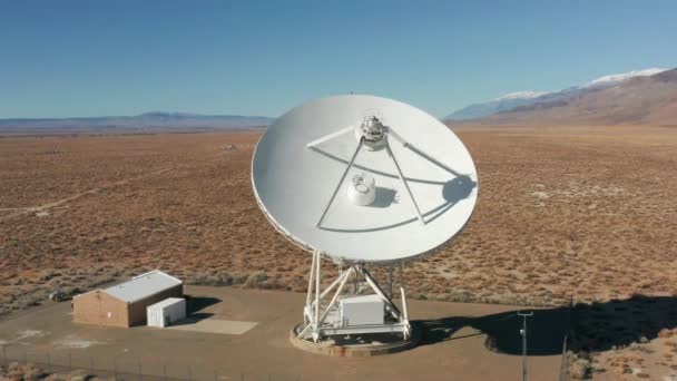 4K drone science and innovative technologies - Large radio telescope looks space — Stock Video