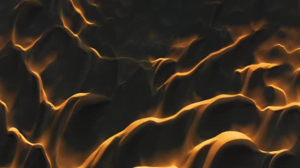 4K antenn drönare vy flyger genom vackra vågiga sanddyner i gyllene solnedgång ljus — Stockvideo