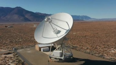 4K insansız hava aracı bilimi ve yenilikçi teknolojiler - Büyük radyo teleskobu uzaya bakıyor