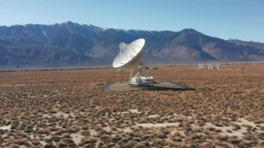 4K insansız hava aracı bilimi ve yenilikçi teknolojiler - Büyük radyo teleskobu uzaya bakıyor