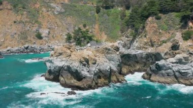 İnanılmaz doğaya sahip 4K hava görüntüleri: Okyanus, sahil, şelale ve deniz kayalıkları