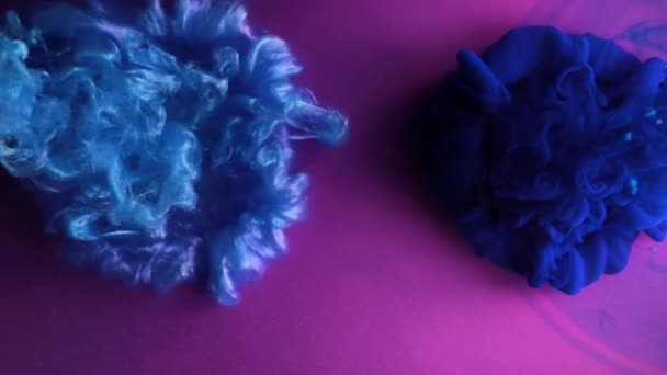 Fondo abstracto. Explosión de color - colores azules explosión tinta fluida cámara lenta — Vídeo de stock