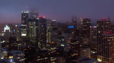 Teknoloji başkenti Silikon Vadisi, Amerika Birleşik Devletleri. Gece şehir silüeti