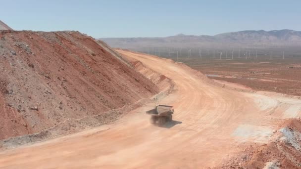 Vista panorámica aérea de la cantera de piedra roja en un día soleado, California, EE.UU. — Vídeos de Stock