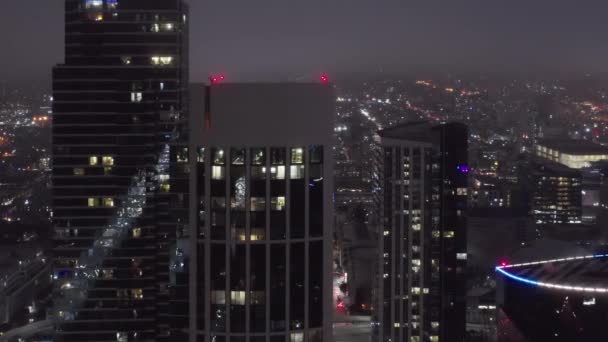 4K κινηματογραφική εναέρια πανόραμα του όμορφου κέντρου του Σαν Φρανσίσκο τη νύχτα. ΗΠΑ — Αρχείο Βίντεο