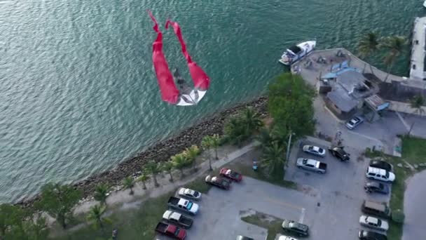 4K antena do papagaio voando acima do oceano Atlântico azul. Natureza da Flórida — Vídeo de Stock