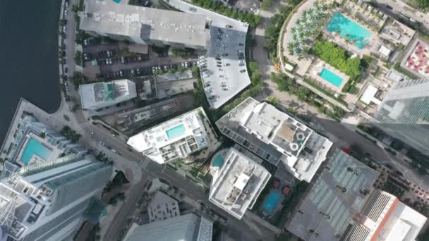 4K aerial flight over the prestige neighborhood area at the promenade in Miami — Stock Video