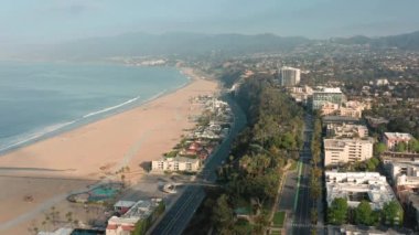 Santa Monica sahilinde COVID-19 karantinası sırasında hiç kimse yoktu, California