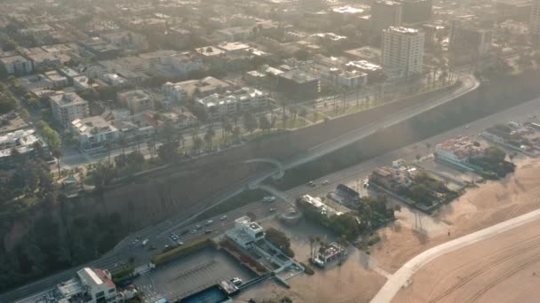 Plage de Santa Monica sans personne pendant la quarantaine COVID-19, Californie — Video