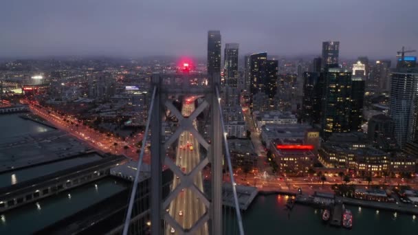 4K filmantenn i staden med nattbelysning på natten, San Francisco — Stockvideo