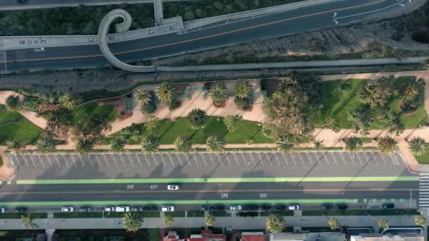 Parc et route de Santa Monica sans personne pendant le confinement de l'épidémie COVID-19