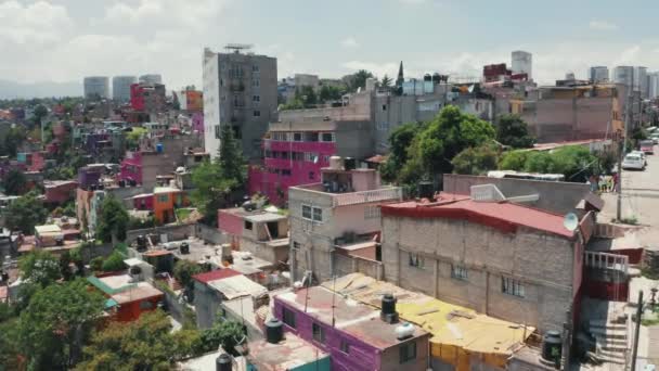 Nahaufnahme des berühmten Wahrzeichens von Mexiko mit leuchtend rosafarbenem Slum in Mexiko, 4K — Stockvideo