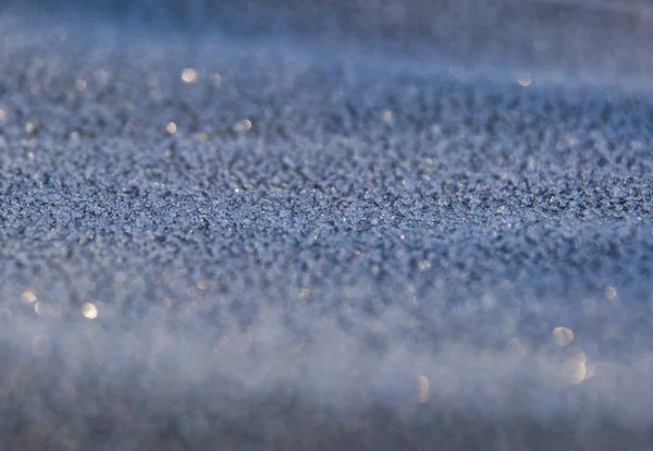 siyah yüzey dondurulmuş küçük buz kristalleri