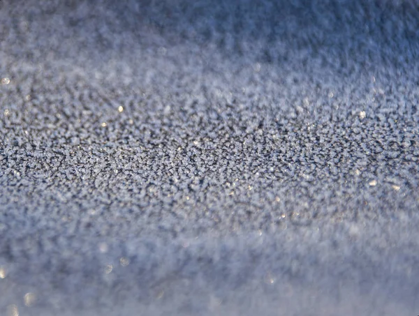 siyah yüzey dondurulmuş küçük buz kristalleri